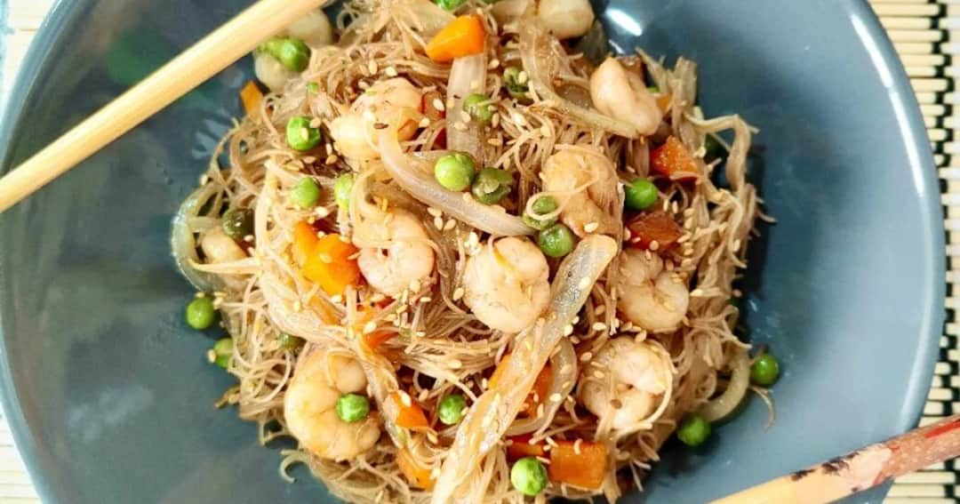 Fideos de arroz fritos con gambas: receta fácil y deliciosa para disfrutar
