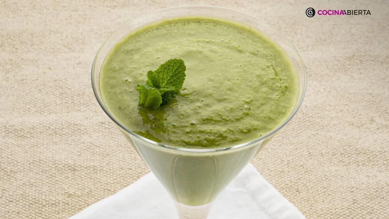 Deliciosos batidos de espinacas y manzana para una vida saludable