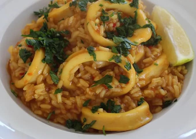 Deliciosa receta de arroz con calamares que no puedes dejar de probar