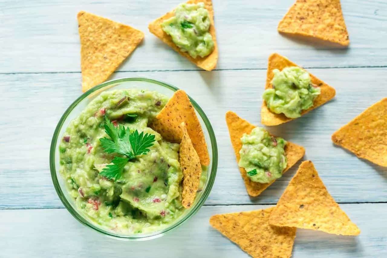Cómo se hace el guacamole para nachos que sorprenderá a todos