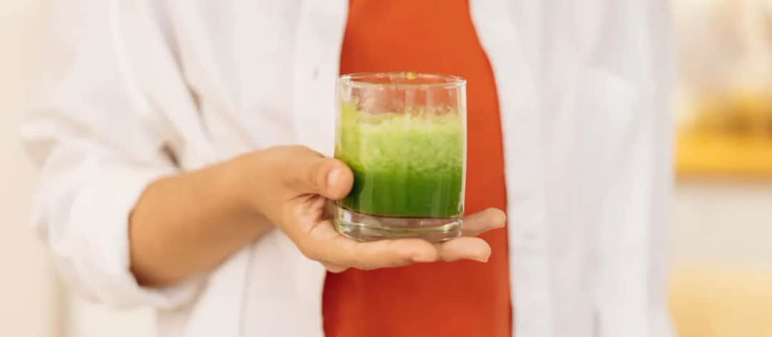 Beneficios sorprendentes del batido de espinacas y plátano para tu salud