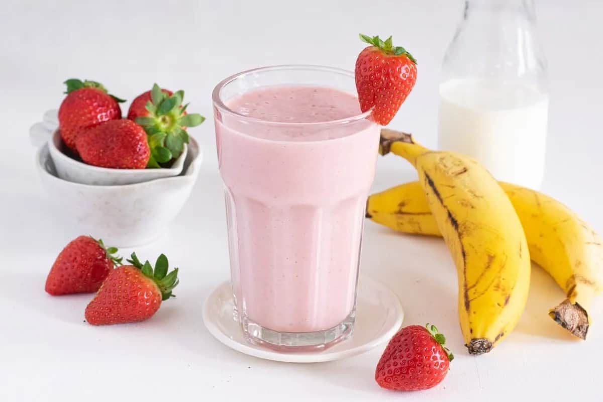 Delicioso batido de fresa con plátano fácil y nutritivo para niños